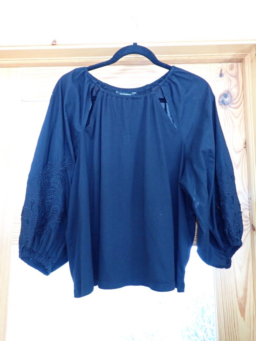 Banana Republic black balloon sleeve blouse - medium - Picture 11 of 13